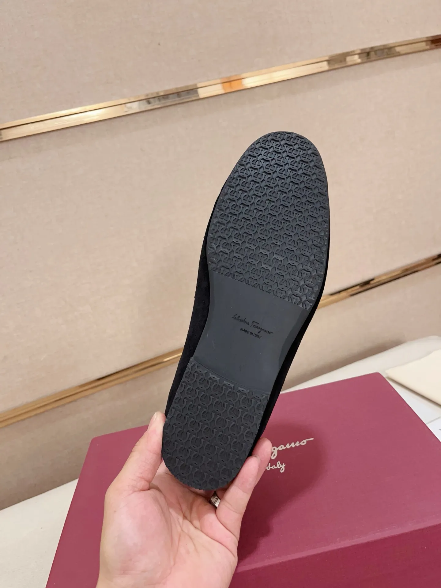 Men's shoes💰: 480💰 High version Ferragamo Dongguan quality! 🆕🆕Exclusive hot-selling products in stock🔥🔥New products on the shelves, high-quality shoes, complete with packaging! 💪 💪 Material: Imported suede cowhide 🐂 + Imported high-quality water-dyed cowhide lining + wear-resistant outsole 👍🏻👍🏻 Features: High-end and comfortable, purely handmade 🚀 🚀 Create the perfect shoes that suit you best 🔥 🔥 Size: (38-44) Can be customized 45 non-returnable!